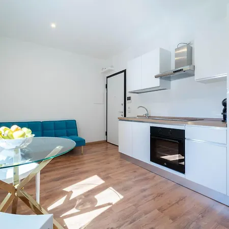 Zuli's 1 Apartment *